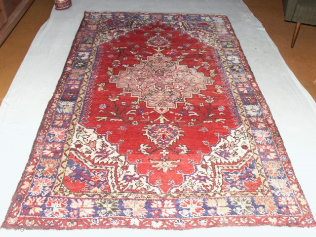   Superb  Antique  Sivas  128  X  206 cm
  Very soft wool ,nice pastell colours,
  very good condition without restorations.      