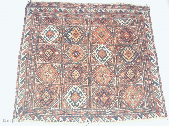 


   Fine  antique  Kurd  Sumag bagface 19 th  century 60 X 67 cm.
   All  beautiful natural  colors ,excellent coindition .
   