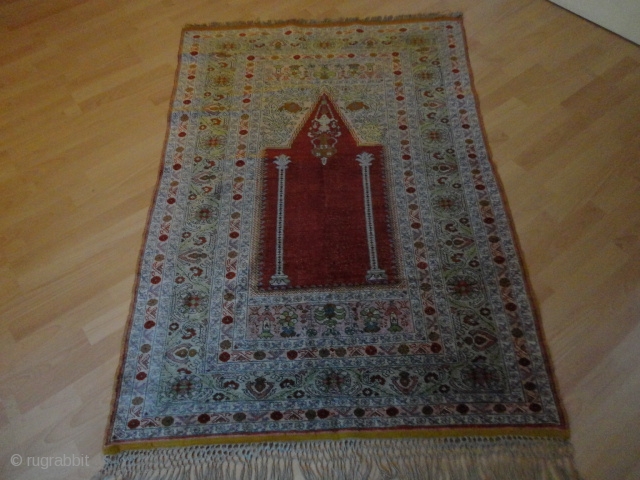    
    Antik  silk  anatolien  prayer - rug  

   111 X 158 cm.  , slight wear in center atherweis

   ...
