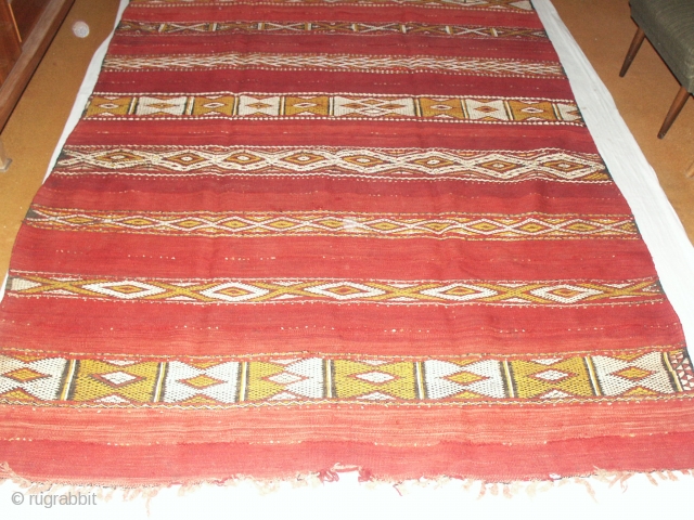 
  Very rare antique  Marocan wedding kelim  169 X 292 cm.
  superbe  colours , wool with   cotton and silk.
  very  good  condition  ...