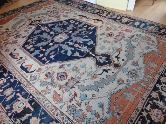   Magnificent  antique  Serapi  Nord-West  Persien , 19 th. century  320 X 417 cm.

  Fantastik  amasing  colors , quality wool , fine   ...