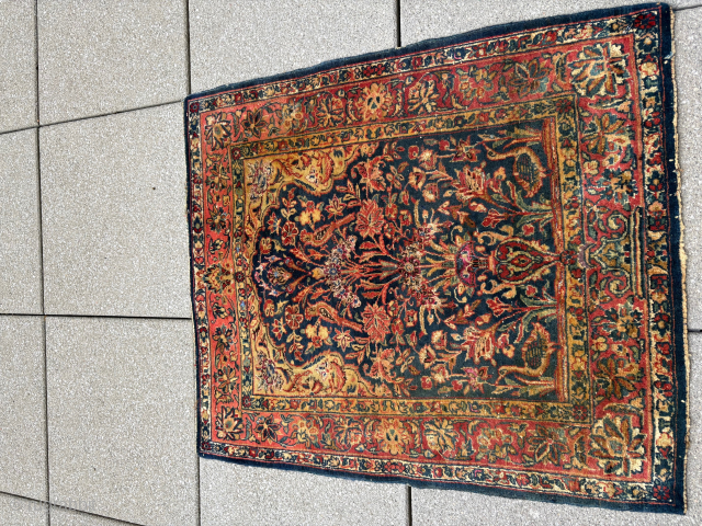 Antique
- very rare small piece -
Qazvin / Kaswin
around 1910/ 1920
small prayer rug (77 cm x 67 cm)
with many silk highlights
unfortunately many silk highlights are gone (moths bits?)
In an used ...