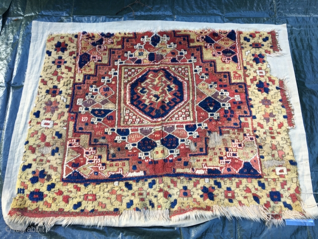 Central Anatolian Fragment - super rare - Ghirlandaio Medaillon - natural Colors - soft wool on wool mounted on linen / Size: 158 x 120 cm / clean
an absolut rare Fragment  