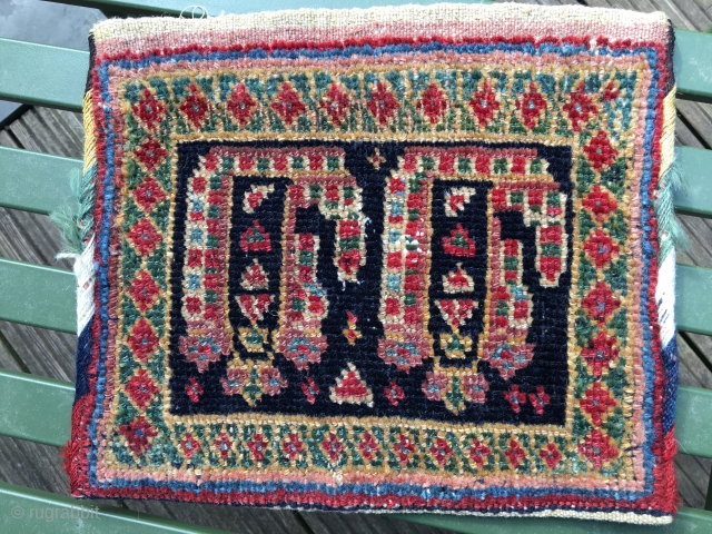 Antique chanteh, good condition and complete small bag, size: 27 cm x 23 cm
Origin - not clear to me? - maybe South Persia          