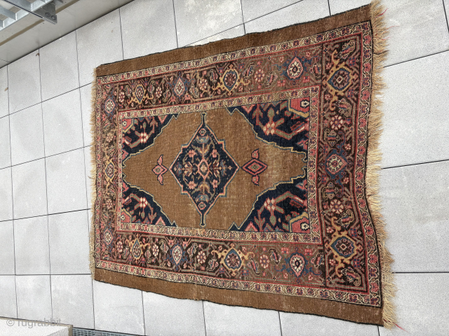 Antique 
4th Qu 19th century

Bidjar/ Bijar (kurdish)

Camel wool?

very worn but still decorative

the rug has been washed

natural colors

In the event of any questions please let me know:

email me: tammo_koenig@aol.com     