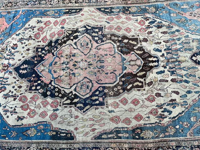 Antique Ferahan/ Farahan Fragment Rug

probably around 1880


worn and with tears

still very elegant and great colors

Size: 196 x 125 cm



              