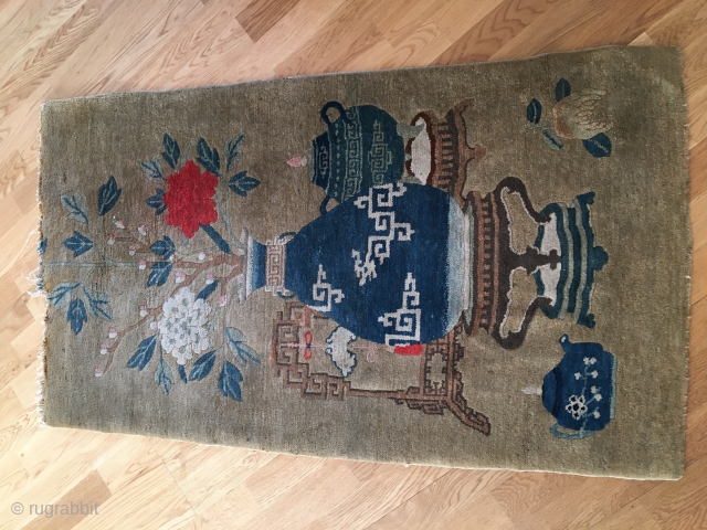 A small Pao Tao pictorial rug, probably from around 1920, needs a wash and one end needs restoration. The wool is very soft - very decorativ, Size: 117 x 66 cm  