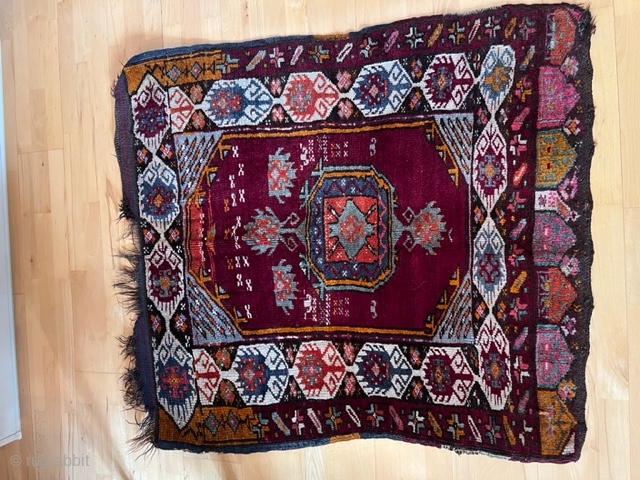 Anatolian Vintage 
Village Rug
I have no clue about the age - maybe 1950 ? or older

not antique but a rare and cosy piece

Needs a wash.

If you are interested, please email me: tammo_koenig@aol.com 