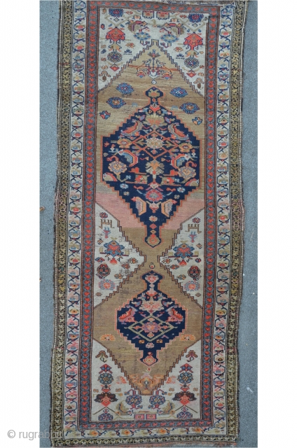 The "Nintendo" Hamadan carpet. Imagine Super Mario fighting trough Herati Gardens. Two medaillons on Camel ground. 263 x 109 cm             