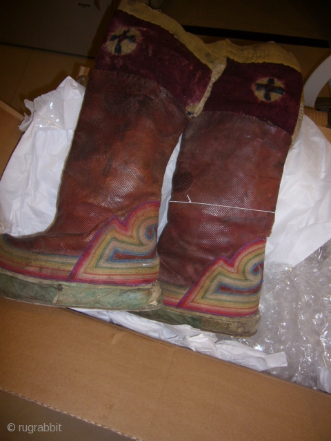  Tibetan Royal Monk boot from East tibetan village MULI 1920s....same like Mr Joseph Rock wearing http://www.peopleandplaces.de/joseph_rock_ngs.htm

600 US $.....!!
              