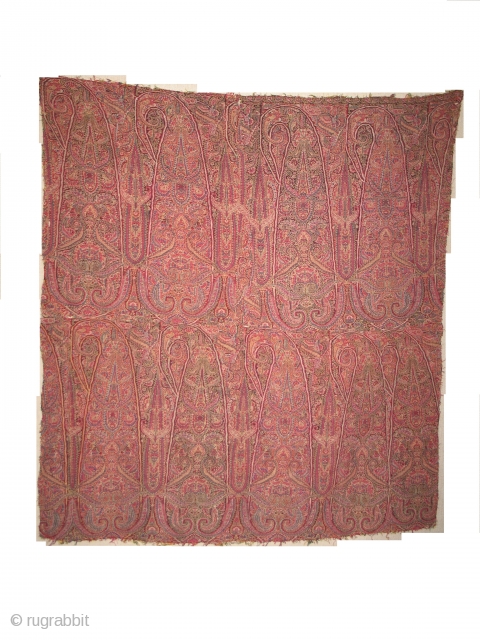 a 19th century antique Kashmir Indian jamawar fragment very rare..colors are very fine.....there is one cut in center otherwise its very nice...!

size 87cmX82cm.


          