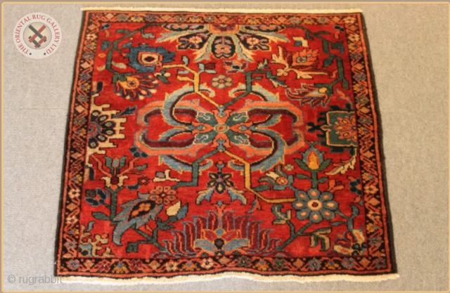 TR 1180 - 
Antique Ziegler rug circa 1890 wool on cotton foundation
Very good condition
Size : 1.00m x 1.09m  3`3" x 3`7"           