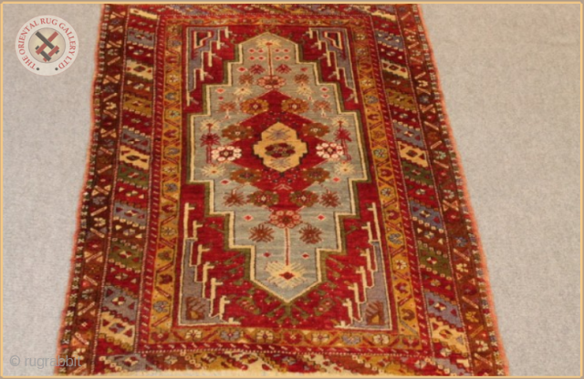 RG 1202-
Antique Bergama rug circa 1910 wool on wool
Very good condition
Size : 1.46m x 1.04m  4`9" x 3`5"              