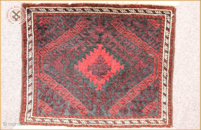 TR 2253 - 
Antique Baluch Mushwani bag face circa 1890 wool on wool foundation
Very good condition
Size : 0.38m x 0.32m  1`3" x 1`1"         