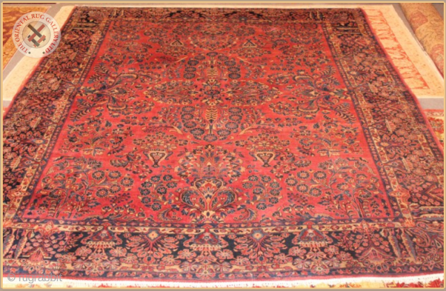 American Saroq
Antique Saruq carpet circa 1900 wool on cotton foundation
Very good condition
Size : 3.66m x 2.69m  12`0" x 8`10"             