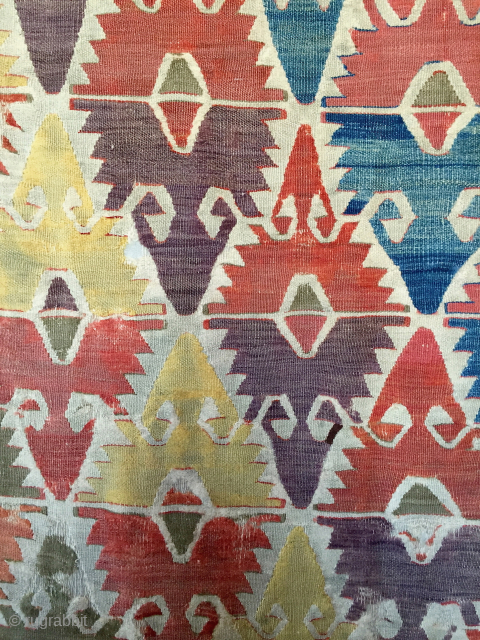 Sivrihisar kilim, Anatolia, 18th century contact: thierrygirard@protonmail.ch