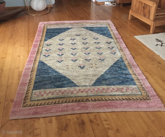 "Solnedgang" rug ("Sunset"), Sweden, 1947, riya rug signed by B.Perrson, very good condition, the tiger effect has been done by mixing ivory wools with natural brown wool, 257/160cm. inquiry: thierrygirard@protonmail.ch   
