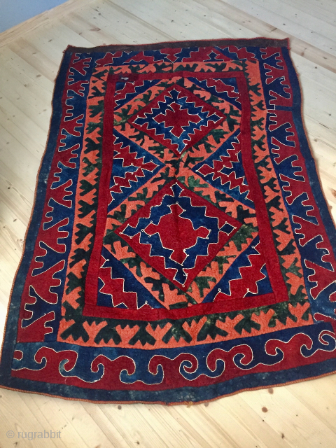 Shyrdak, Ouzbek felt, early 20th c., Northern Afghanistan, probably Lakay as a similar example is shown with lakay tribes in wonderful book of french ethnologue Bernard Dupaigne "Asie Nomade", p.54. It was  ...