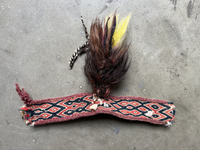 Lovely small sheep collar, made by split-ply weaving. Central Tibet. Old. 47 x 6 cm. 70€ plus shipping.               