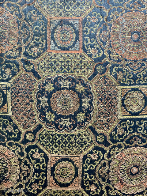Chinese silk brocade. Kangxi period (1661 -1722) Qing Dynasty. 37 x 26 cm. info@thomaswild.com                   
