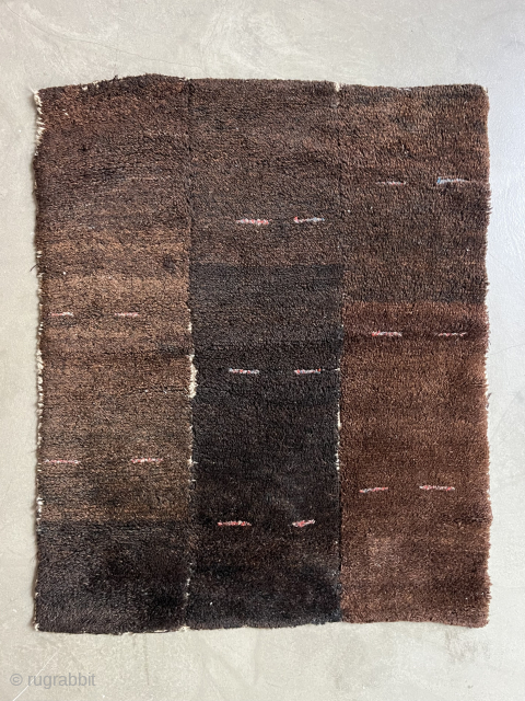 A Tsuktruk carpet from Tibet, likely from the early 20th century, 78 x 64 cm. The ends are original. The pile is very well preserved and decorated with small colourful lines.   ...
