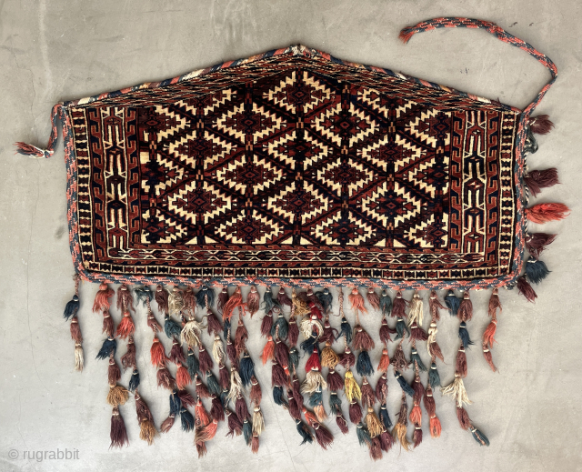 Antique Yomud Asmalyk
Mint condition with beautiful natural colors
120 × 63 cm
info@thomaswild.com