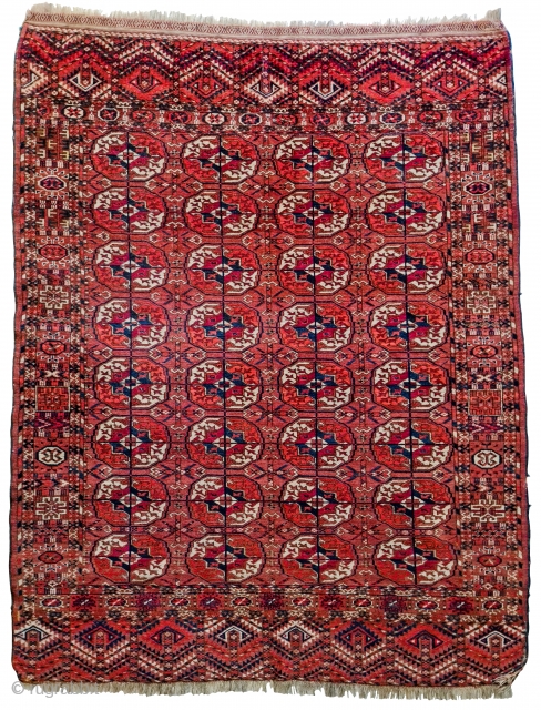 Antique Turkmen Tekke Early 20th century Has 8 Tekke guls with secondary chemche guls. Complex border with various elements including the tree design in the end panels, among other things.

In good condition  ...