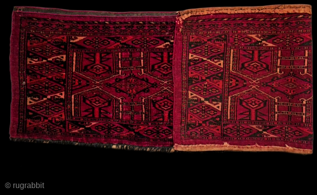 Turkmen Torba - Mid 19th (137x43cm).

This piece has long fringes additional to the torba (removed on the pictures only).

E-mail adres: timeless.rugz@gmail.com            