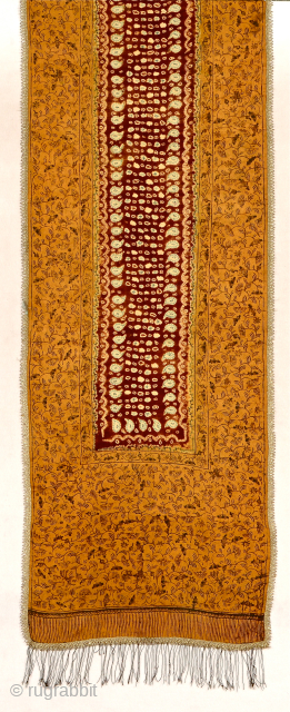 Fine woman's shawl - Selendang. Palembang, Sumatra, Indonesia. Fine long, silk cloth, batik tulis with naturalistic elements. Ref: Magic of women catalogue, World museum, Rotterdam. Material: silk, batik the-dye. Size: 280x53cm. Early  ...