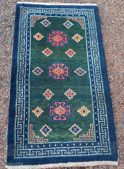 A wonderful tibetan Khaden from late 19th century.
Rare green ground color. All wool.
Great condition. One minor reknotted area in the outer blue border
Bought in Napal 1989
A true collectors piece
Please ...