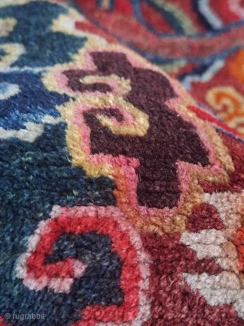 A tibetan masterpiece. 

Dragons and bird Phoenix. 

Dense weave and glorious glorious wool.

Striking colors.

1930's wool on cotton. 

60x79 cm

Best piece ever I've handled from this period 

Shipped from Sweden 
   