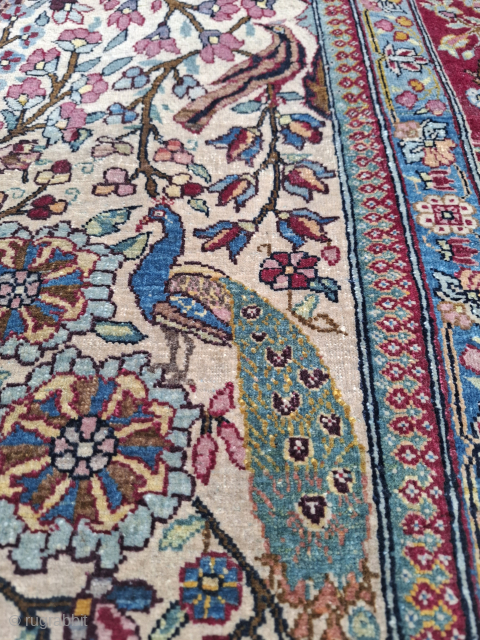 A stunning Tehran rug from 1910-20 with delicious dyes and great lustrous wool.
142x203 cm.

Top class piece !

                