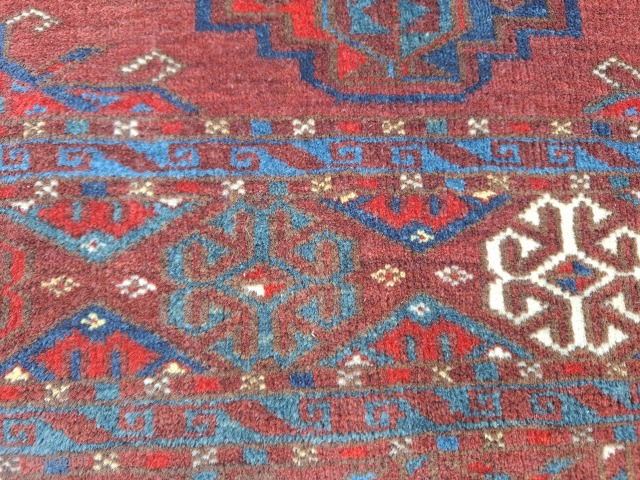 A large turkmen Chuval 154x95 cm.
Probably from around 1920.
Have some issues but very decorative as it is.

Only 200 euro + shipping            