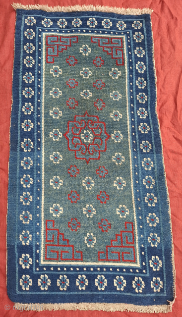 A tibetan masterpiece.
 
19th century Khamdrum Khaden 

73x143 cm

Stunningly beautiful and rare.

With me for 30 years.

Pictures taken outside

Rare oppurtunity              