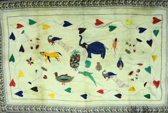 A 19th Century Old Kantha from Bengal (India).

Excellent Condition.

Size : 180 x 112 cm                   