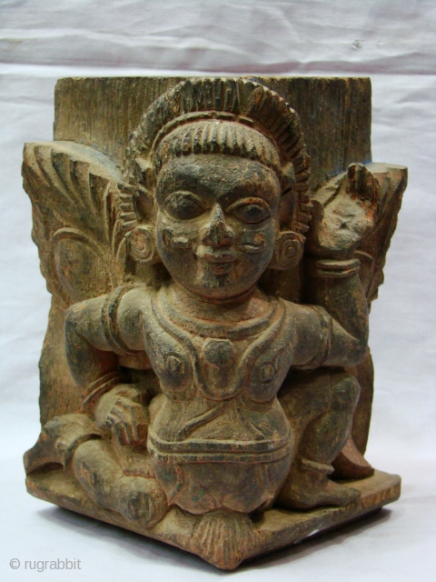 Wooden Garuda Pillar Base.

 From Kerala ( South India ).

 Size: 11 x 11 x 16 cms

Very Good Condition.
              