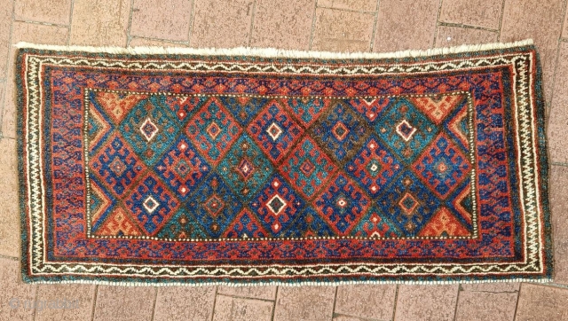 Unusual LONG Jaff Kurdish bagface rug with thick lush pile. 

I have not seen any Jaff bagfaces so long.... measures roughly 102 cm x 43 cm 

Super quality wool - soft soft  ...