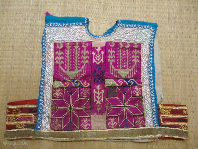  these are top part of young girl dress from pashtun people in  Afghanistan.
The Pashtun living in the Wardak region, for example, are noted for multicolored silk embroideries on a monochrome  ...