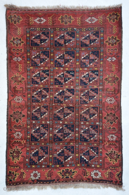 Exceptional Bashir rug with animal patterns on both side borders
182 x 117 cm                    