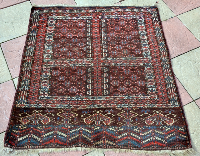Yomut ensi with rare pannel end 19th century.
size is 155 x 140 cm                    