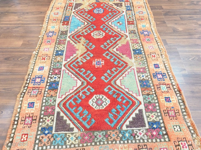 ANTIQUE ANATOLIAN  SIVAS   CM 1,30 X 0,75  TH19CENTURY NATURAL COLORS 
PLEASE MOR INFORMATION INFO@ANATOLIANTAPPETI.COM               