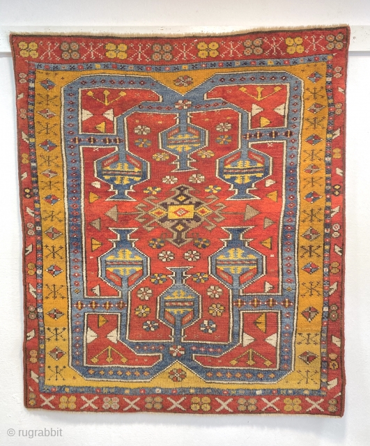 CANAKKALE  WEST. ANATOLIAN  SIZE 1,10 X 0,95 19TH CENTURY RARO DESIGN  NATURAL COLORS  GOOD CONDITION              