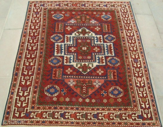 ANATOLIAN ANTIQUE   BERGAMA RUG   CM 2,20 X 1,83   1890. Circa.                 