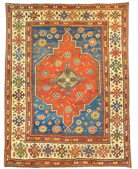 anatolian Dazkiri rug,cm 1,50 x 1.20  18th. century, beautiful colors including an intense aubergine, good pile soft wool. exhibition at. Torino APART  fair  3-6 novembre 2022 Italy   
