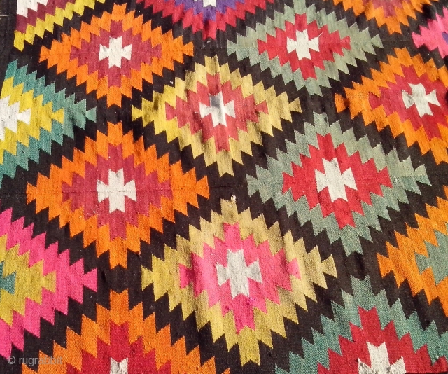 Old Balkan Sarkoy kilim.
Bosnian perhaps.
320 x 170 cm                         