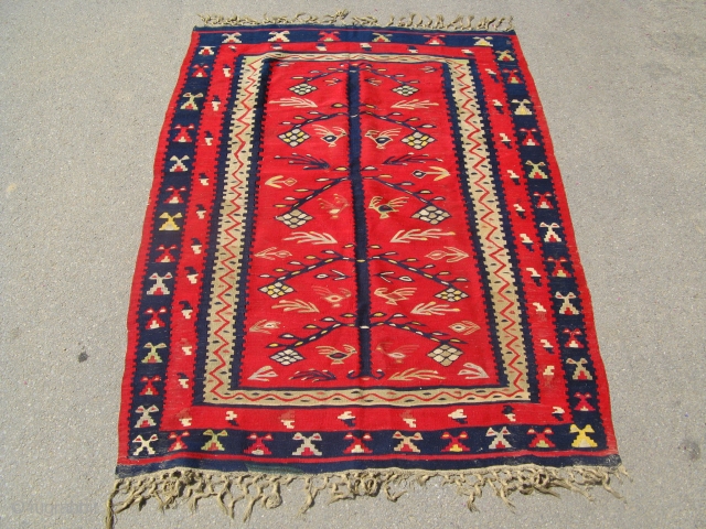 Antique mid 19th century prayer Pirot Sarkoy kilim with very nice three of life central motif.
Stunning condition!
145 x 110 cm             