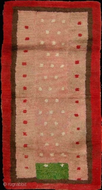 The ‘skyscraper’ khaden, Tibet, early 20th century, cm 155x80. Tibetan rugs in so-called ‘tsuk-truk’ technique (woven in narrow stripes - then joined - on small back strap looms) are probably the survivors  ...