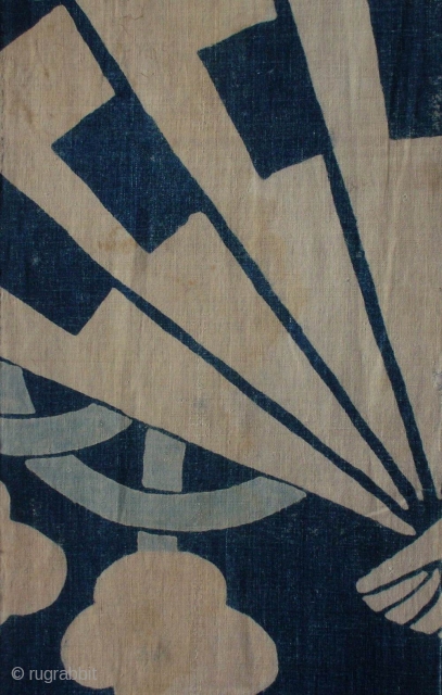 Tsutsugaki futonji panel, Japan, Meiji (circa 1880), cm 149x33. This is a panel from a bedding cloth (futonji) decorated in the so-called ‘tsutsugaki’ technique, with the pattern of a fan in white  ...