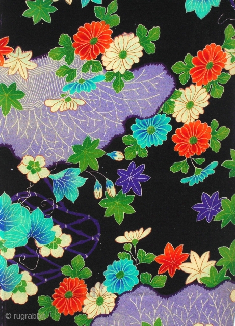 Kinsha silk, Japan, Taisho, cm69x32. We already reported how, from the late nineteenth century onwards, the sumptuary laws of feudal Japan were lifted, allowing everyone in the country equal rights to wear  ...