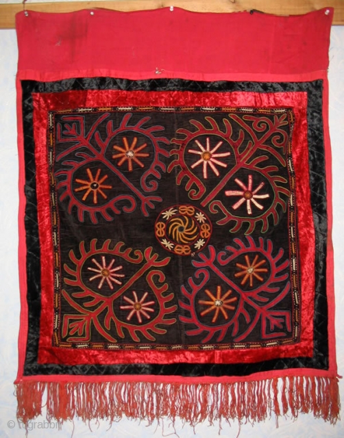 Antique Kirghiz nomads tent decoration, silk embroidered on velvet, circa 1900. Size is 43x33 inches.
                  